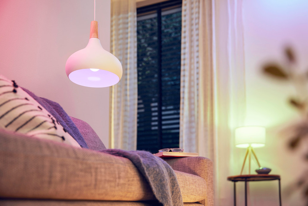 PHILIPS Smart LED-pære 8W E27 A60 - Full Color