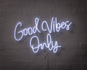 BRIGHT DESIGN Neonskilt Good Vibes Only H. 40 x B. 61 cm